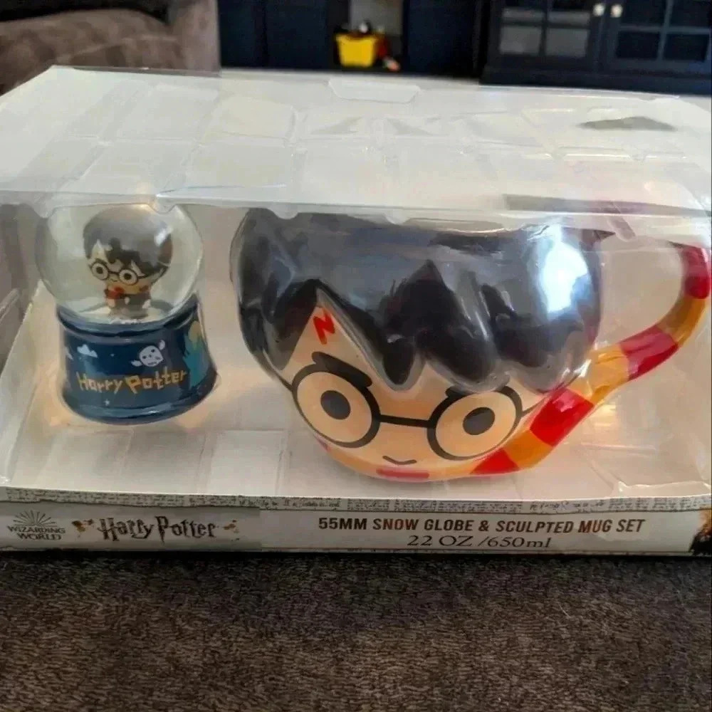 Wizarding World Harry Potter 55MM Light Up Snow Globe & Sculpted Mug Set NEW!